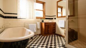 a bathroom with a bath tub and a sink at Honeycomb Lodge in Daylesford +6 photos