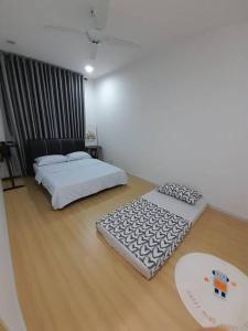 a bedroom with two beds and a wooden floor at Crystal Heights Cozy House in Tupai
