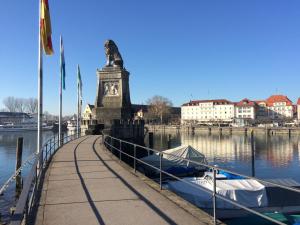 Výhled na řeku, která protéká v blízkosti hotelu