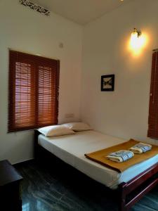 Postel nebo postele na pokoji v ubytování Janatha Homestay