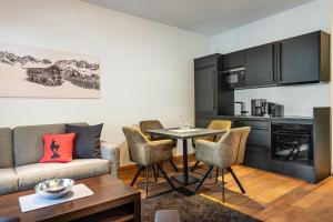 Köök või kööginurk majutusasutuses AlpenParks Hotel & Apartment Taxacher