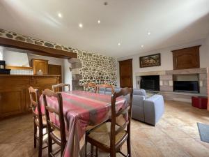 a kitchen and dining room with a table and chairs at Etxola in Saint-Jean-Pied-de-Port