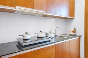 Kuchyň nebo kuchyňský kout v ubytování Mercury Apartment Danang
