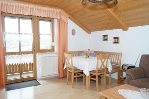a dining room with a white table and chairs at Ferienwohnungen Meindl in Lam