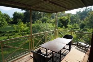 Uma varanda ou terraço em Tamarind Tree Masinagudi