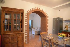 A kitchen or kitchenette at VILLA VICINUS - 120 mq - parking - garden
