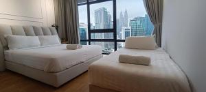 Ένα ή περισσότερα κρεβάτια σε δωμάτιο στο Anggun Residence KLCC (LuxLofts) +116 φωτογραφίες