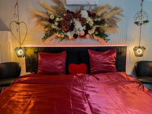 Postel nebo postele na pokoji v ubytování SERENITY Suite - Love room