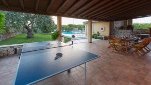 Stolný tenis v ubytovaní Il Giardino Dei Limoni 8, Emma Villas alebo v jeho okolí