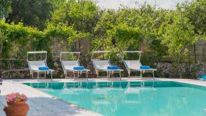 Bazén v ubytovaní Il Giardino Dei Limoni 8, Emma Villas alebo v jeho blízkosti