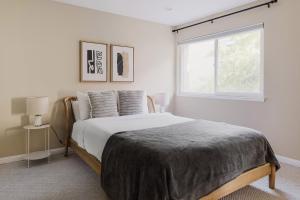 Ένα ή περισσότερα κρεβάτια σε δωμάτιο στο Blueground Fremont 2bd apartment SFO-1753 +16 φωτογραφίες