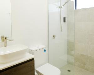 a bathroom with a shower and a toilet and a sink at Gallery Hotel Manjimup in Manjimup +18 photos