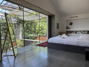 En eller flere senge i et værelse på Maison Architecte ancienne torrefaction de cafe + 36 billeder