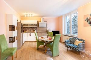 Ruang duduk di Serviced Apartments Xanthurus