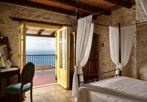 Postel nebo postele na pokoji v ubytování Zakynthos Villas