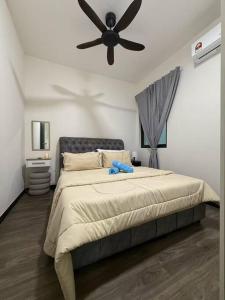 Ένα ή περισσότερα κρεβάτια σε δωμάτιο στο NEW HOUSE - Near Subang Airport AD SUITES