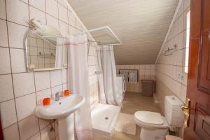Koupelna v ubytování Villa Eleni Peritheia BY CorfuEscapes + 34 fotografií