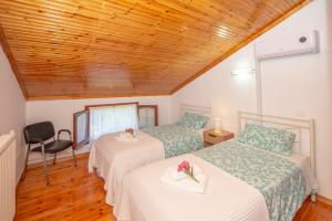 Postel nebo postele na pokoji v ubytování Villa Eleni Peritheia BY CorfuEscapes