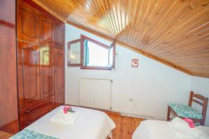 Postel nebo postele na pokoji v ubytování Villa Eleni Peritheia BY CorfuEscapes