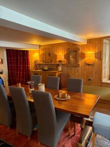 a dining room with a wooden table and chairs at L'Atelier D' en Bas in La Tine