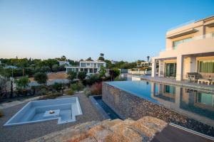 Πισίνα στο ή κοντά στο Casa da Lua - Luxury 4-Bedroom Villa with Pool