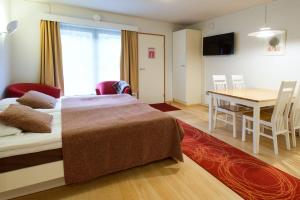 En eller flere senge i et værelse på Holiday Club Rukatunturi Apartments