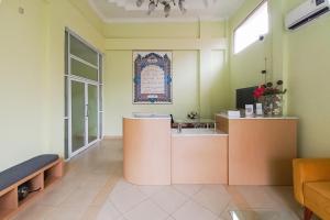Kuchyň nebo kuchyňský kout v ubytování RedDoorz Syariah at UIN Suska GuestHouse