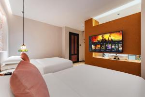Rúm í herbergi á Chaozhou Fanhuali B&B