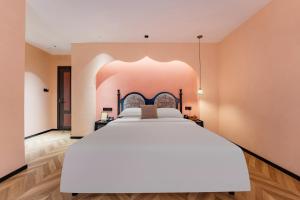 Rúm í herbergi á Chaozhou Fanhuali B&B