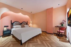 Rúm í herbergi á Chaozhou Fanhuali B&B