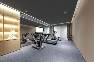 Pusat kecergasan dan/atau kemudahan kecergasan di Atour Hotel Ningbo Beilun Youth Sports Center