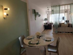 Posedenie v ubytovaní AwayDays - Luminoso Apartamento en BAHIA