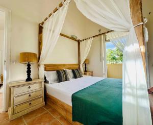 En eller flere senge i et værelse på River Haven + 46 billeder