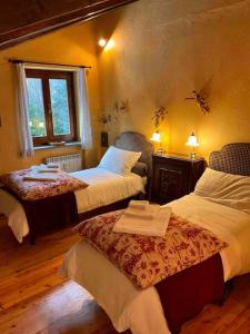 a bedroom with two beds and a window at Splendido Alloggio con Giardino vista Monte Bianco in Courmayeur