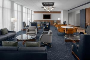 a waiting room with couches and chairs and tables at Courtyard by Marriott Reno Sparks in Clark