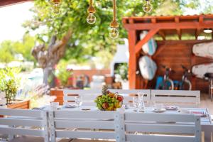 Reštaurácia alebo iné gastronomické zariadenie v ubytovaní Villa Rita I