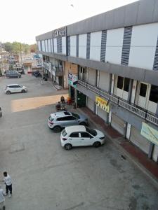 Gallery image of HOTEL CM PALACE & GUEST HOUSE & P.G ROOMS in Kalol
