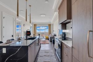 Gambar di galeri bagi Elegant Space in Currie di Calgary