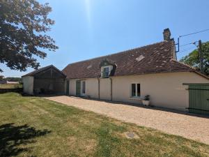 a white house with a large yard in front of it at Gîte paisible près de Valençay et Zoo de Beauval - FR-1-591-624 in Val-Fouzon