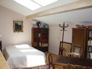 Katil atau katil-katil dalam bilik di Gîte spacieux avec jardin, proche Épinal, Wi-Fi - FR-1-589-686