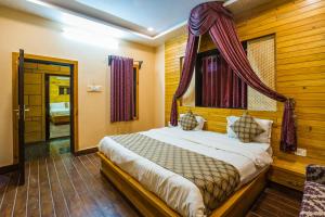 Rúm í herbergi á Hotel Prince-Near Jaisalmer Fort