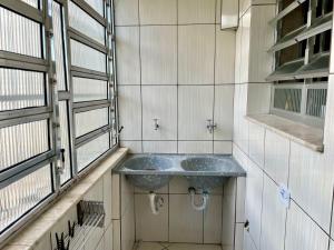 Køkken eller tekøkken på Apartamento aconchegante no Centro de Peruibe + 15 billeder