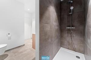 Ένα μπάνιο στο Villa Sealise - spacious house by the dunes in Westende +42 φωτογραφίες