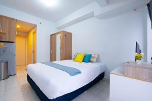 Postel nebo postele na pokoji v ubytování Apartemen Patraland Urbano Bekasi By Abdihome + 10 fotografií