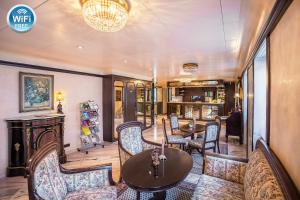 Uma área de estar em Villa Westend Hotel an der Messe