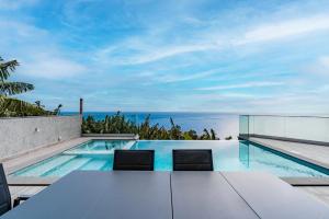 Hồ bơi trong/gần Villa Anita ,beautiful sunset