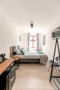 Posteľ alebo postele v izbe v ubytovaní Cooltour Hostel