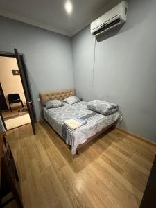 Postel nebo postele na pokoji v ubytování Komitas Avenue Guest House + 37 fotografií