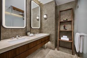 Un baño de Vignette Collection Shanghai Snow World Hotel by IHG