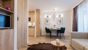 Kuchyň nebo kuchyňský kout v ubytování VacationClub - Apartamenty Zakopiańskie Apartament 234